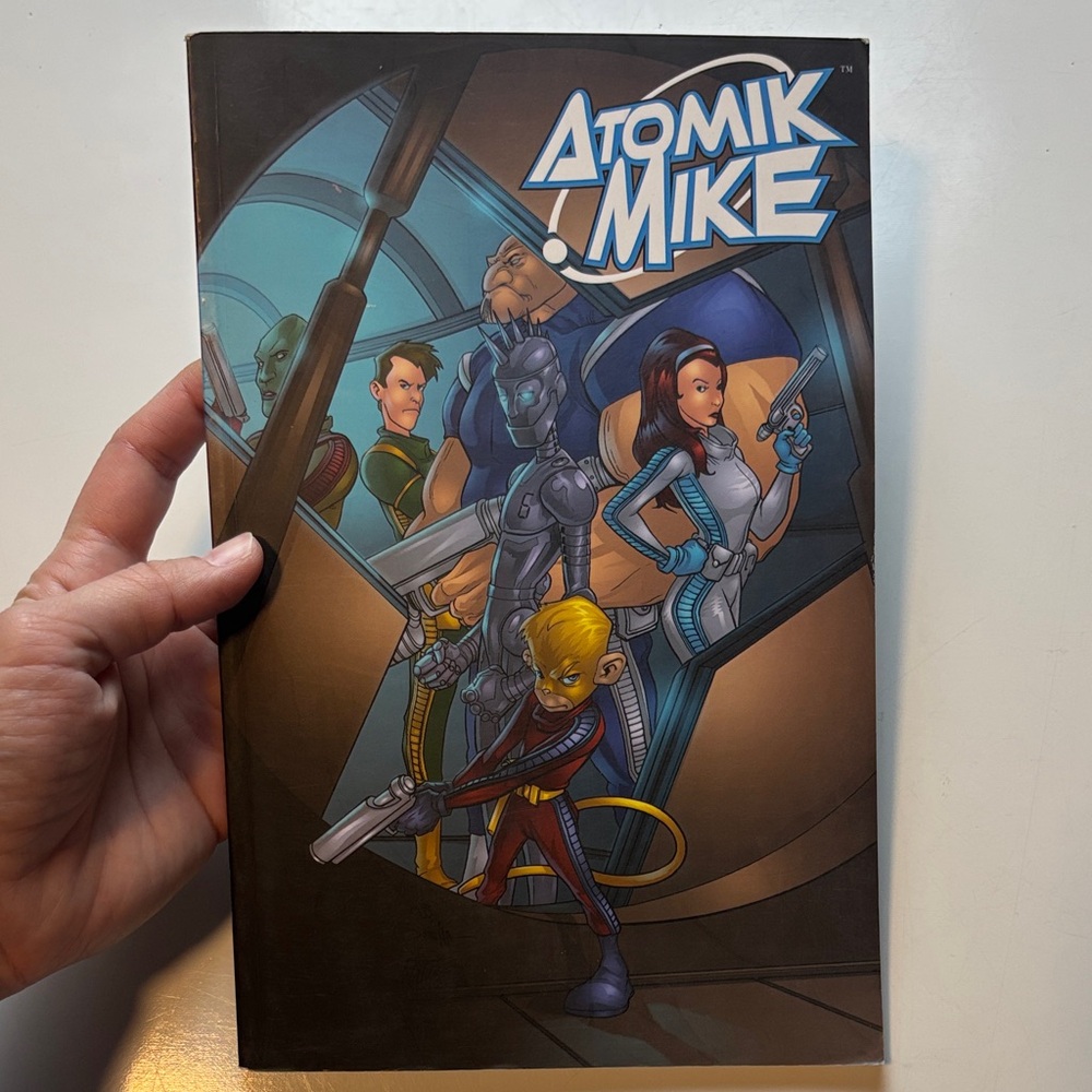 Atomik Mike graphic novel first‎ edition 2007